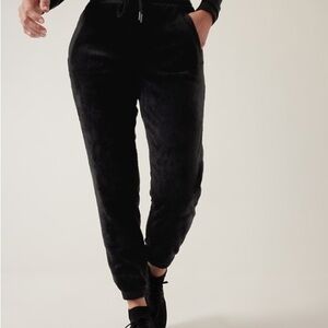 NWT Cozy Karma Recover Jogger/ Black